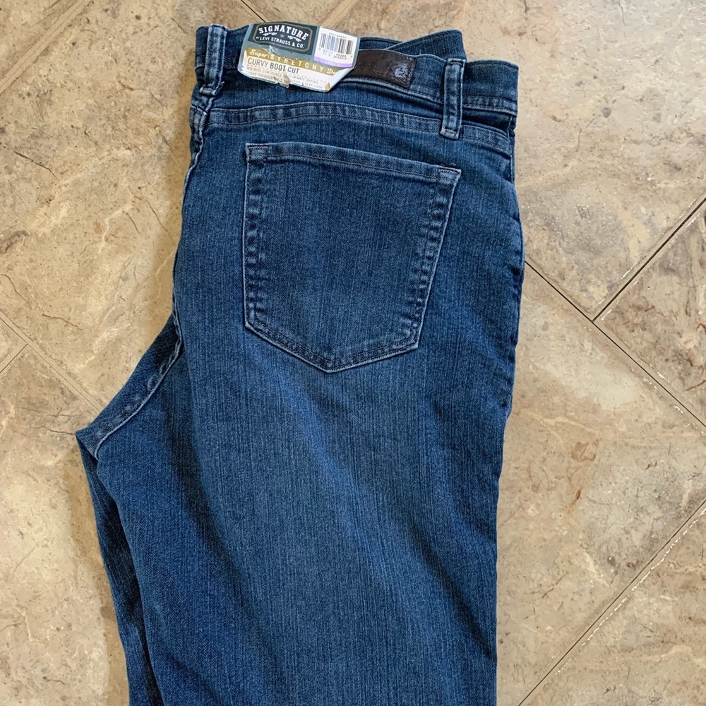 Levi Women’s curvy bootcut jeans